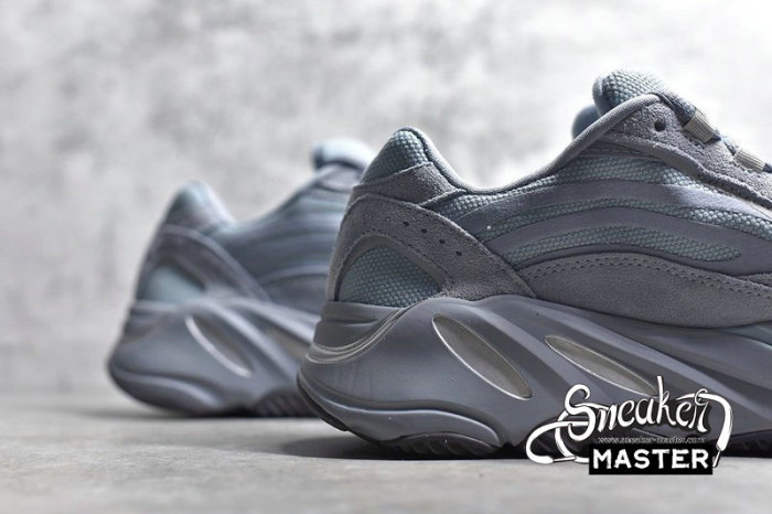 ADIDAS YEEZY BOOST 700 V2 HOSPITAL BLUE/HOSPITAL BLUE/HOSPITAL BLUE FV8424