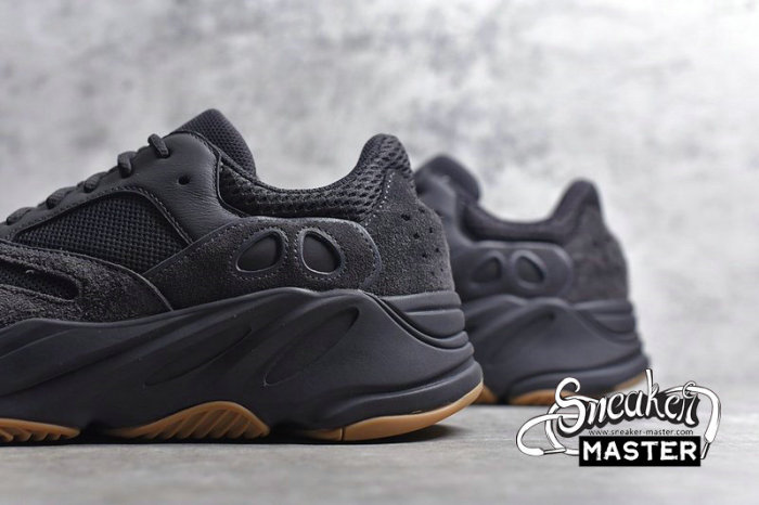 ADIDAS YEEZY BOOST 700 UTILITY BLACK/UTILITY BLACK/UTILITY BLACK FV5304