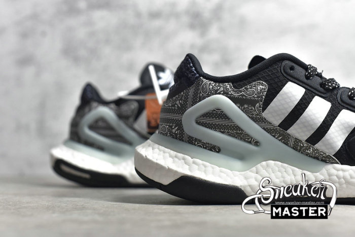 ADIDAS DAY JOGGER BOOST SHOES CORE BLACK/CLOUD WHITE/BLUE FV4538
