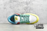 NIKE SB DUNK LOW SE FREE.99 WHITE/LIGHT CHOCOLATE/ROMA GREEN DH0952-100
