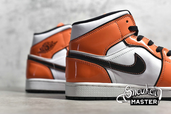 NIKE AIR JORDAN 1 MID SE TURF ORANGE/BLACK/WHITE DD6834-802