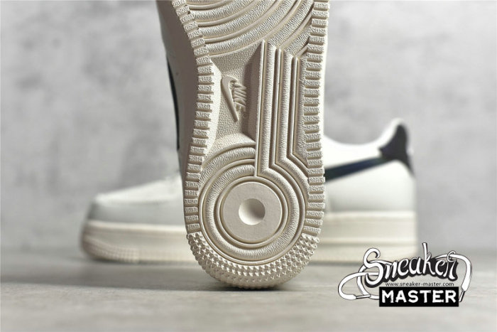NIKE AIR FORCE 1 LOW CHAMELEON WHITE/WHITE/BLACK 315122-104