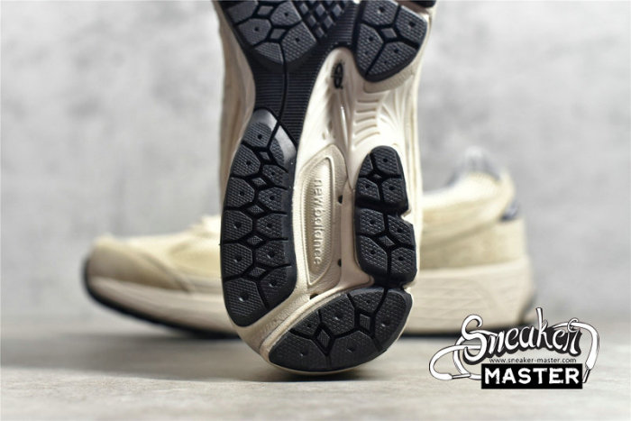 NEW BALANCE 2002 RUNNING SHOES BEIGE/BEIGE/BLACK ML2002RE