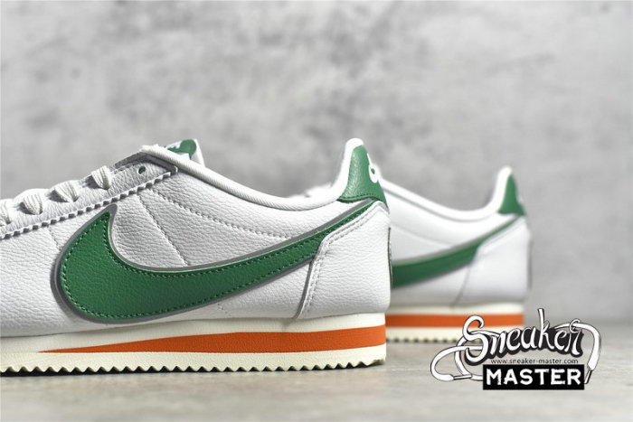 NIKE CLASSIC CORTEZ X STRANGER THINGS HAWKINS HIGH SCHOOL WHITE/GREEN CJ6106-100