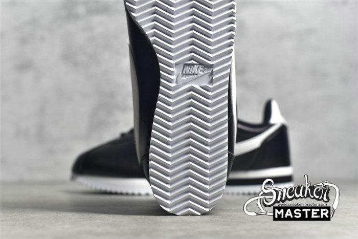 NIKE CLASSIC CORTEZ NYLON BLACK/BLACK/WHITE 749864-011