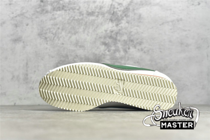 NIKE CLASSIC CORTEZ X STRANGER THINGS HAWKINS HIGH SCHOOL WHITE/GREEN CJ6106-100