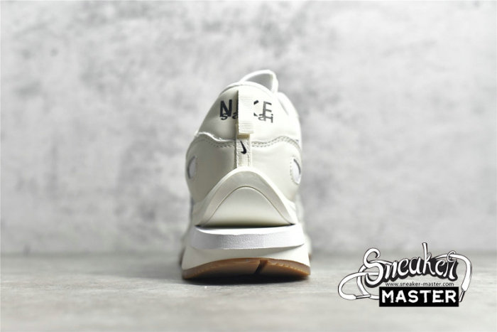 NIKE SACAI X VAPORWAFFLE SAIL/WHITE/WHITE DD1875-100