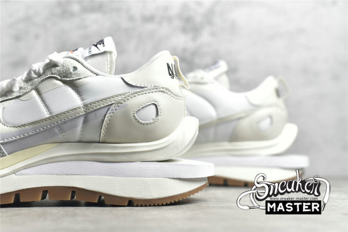 NIKE SACAI X VAPORWAFFLE SAIL/WHITE/WHITE DD1875-100
