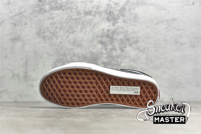 VANS CLASSIC COMFYCUSH SK8-LOW BLACK/BLACK/TRUE WHITE VN0A4UVCVNE