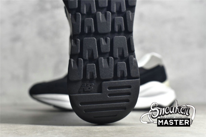 NEW BALANCE 57/40 RUNNING SHOES BLACK/BLACK/WHITE M5740CB