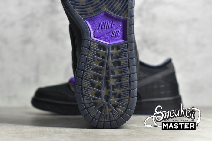 NIKE FAMILIA X SB DUNK LOW FIRST AVENUE BLACK/VOLTAGE PURPLE-WHITE DJ1159-001