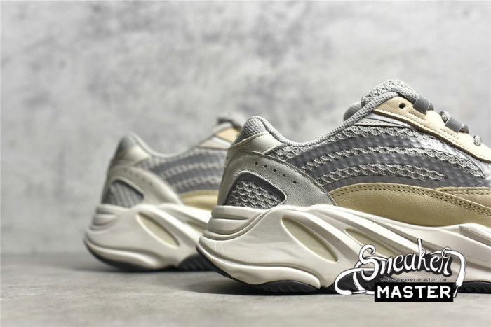 ADIDAS YEEZY BOOST 700 V2 CREAM/CREAM/CREAM GY7924