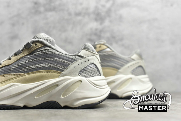 ADIDAS YEEZY BOOST 700 V2 CREAM/CREAM/CREAM GY7924