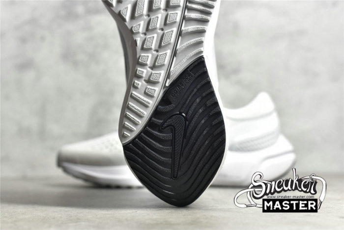 NIKE AIR ZOOM VOMERO 15 WHITE/BLACK/PURE PLATINUM CU1855-100