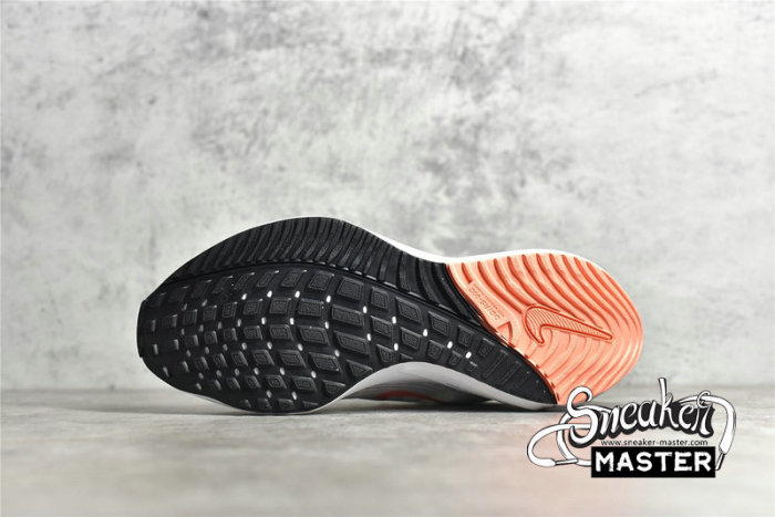 NIKE ZOOM VOMERO 15 WHITE/CRIMSON TINT/BLACK/CRIMSON PULSE CU1856-102