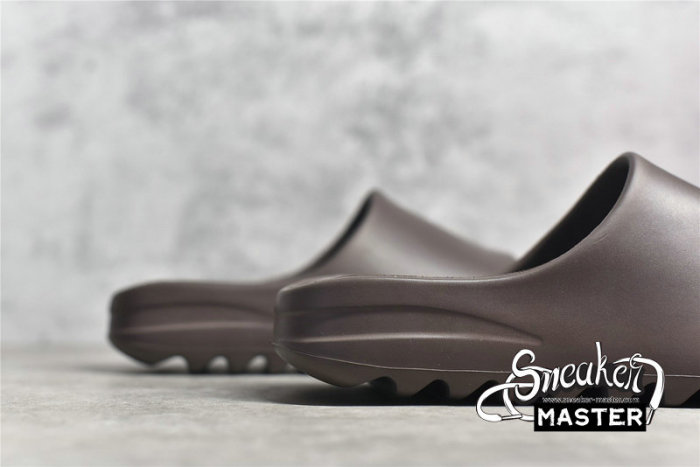 ADIDAS YEEZY SLIDES SOOT/SOOT/SOOT G55495