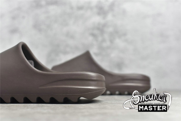 ADIDAS YEEZY SLIDES SOOT/SOOT/SOOT G55495