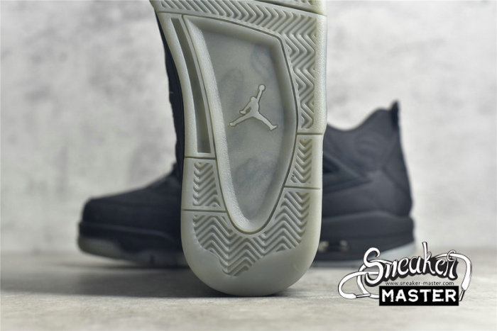 NIKE KAWS X AIR JORDAN 4 RETRO BLACK/BLACK-CLEAR GLOW 930155-001