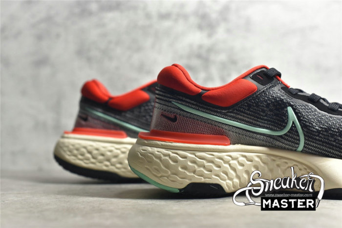 NIKE ZOOMX INVINCIBLE RUN FLYKNIT BLACK/CHILE RED/GREEN GLOW CT2228-002