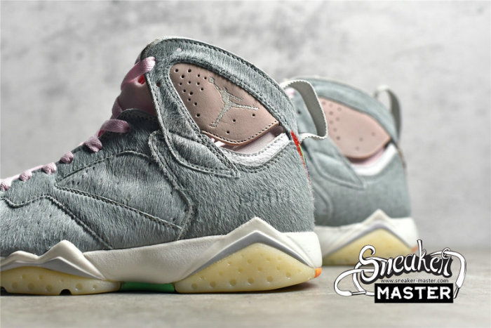 NIKE AIR JORDAN 7 RETRO SE HARE 2.0 NEUTRAL GREY/PINK FOAM/SUMMIT WHITE CT8528-002