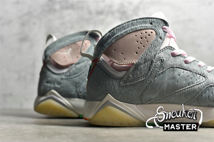 NIKE AIR JORDAN 7 RETRO SE HARE 2.0 NEUTRAL GREY/PINK FOAM/SUMMIT WHITE CT8528-002