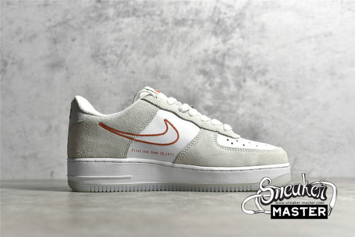 NIKE AIR FORCE 1 LOW 07 SE FIRST USE WHITE/ORANGE/SUMMIT WHITE/SAIL DA8302-101