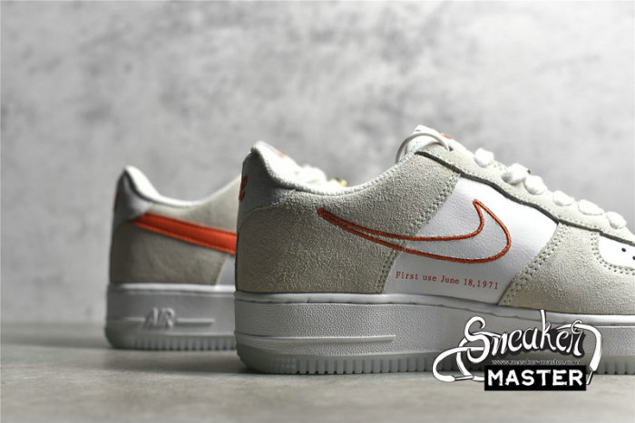 NIKE AIR FORCE 1 LOW 07 SE FIRST USE WHITE/ORANGE/SUMMIT WHITE/SAIL DA8302-101