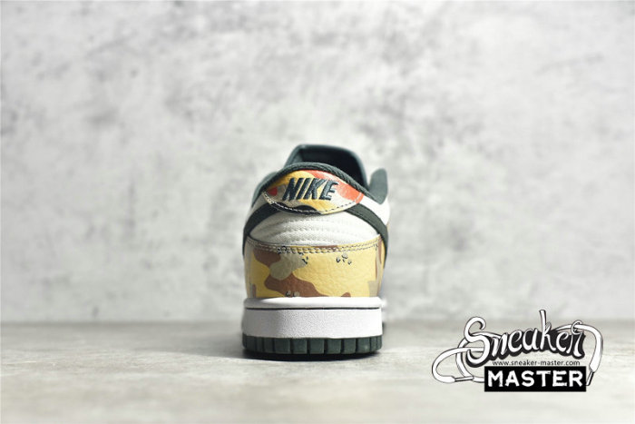 NIKE SB DUNK LOW SE SAIL/VINTAGE GREEN/TOTAL ORANGE/WHITE DH0957-100