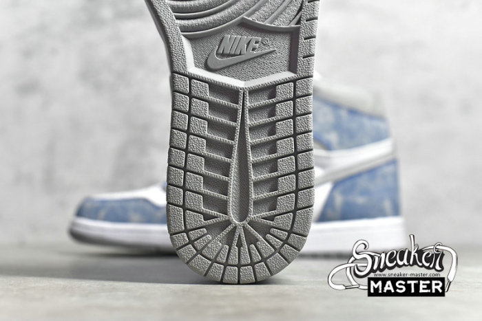 NIKE AIR JORDAN 1 RETRO HIGH OG HYPER ROYAL/LIGHT SMOKE GREY/WHITE 555088-402