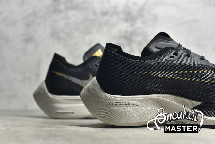 NIKE ZOOMX VAPORFLY NEXT% 2 BLACK/METALLIC GOLD/WHITE CU4111-001