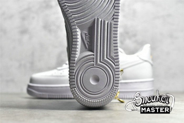 NIKE AIR FORCE 1 LOW 07 LX LUCKY CHARMS WHITE/WHITE/METALLIC GOLD/FLAT GOLD DD1525-100