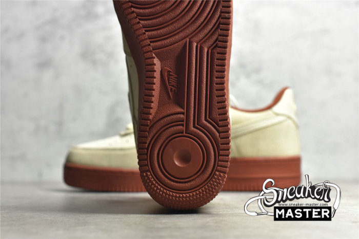NIKE AIR FORCE 1 LOW 07 SE BEIGE/WHITE/BROWN-GOLD AA1391-111