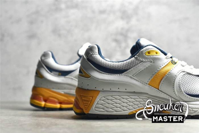 NEW BALANCE 2002R RUNNING SHOES WHITE/LAGOON M2002RLA