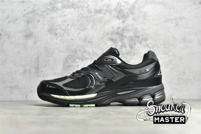 NEW BALANCE 2002R RUNNING SHOES BLACK/SILVER/GREEN M2002RLD