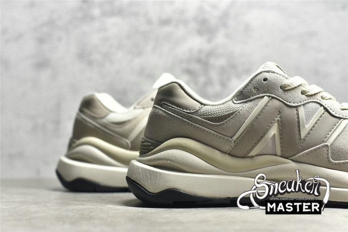 NEW BALANCE 57/40 RUNNING SHOES AU LAIT/AU LAIT/METALLIC GOLD W5740LT1