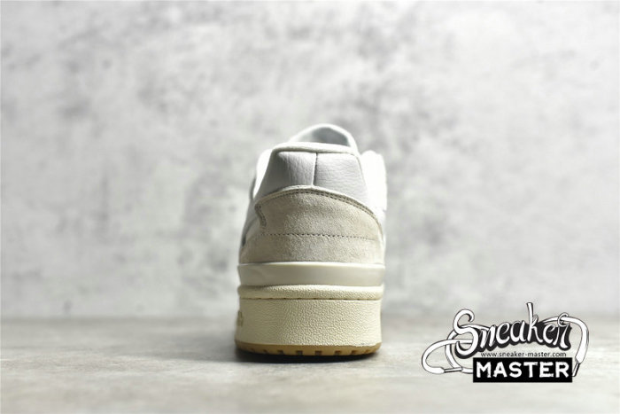 ADIDAS FORUM 84 LOW ADV WHITE GUM CHALK WHITE/CLOUD WHITE/CLOUD WHITE FY7998