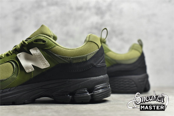 NEW BALANCE 2002R RUNNING SHOES GREEN/WHITE/BLACK M2002RBB