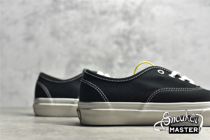 VANS AUTHENTIC LOW SHOES BLACK/BLACK/WHITE VN0A5HZS9FN