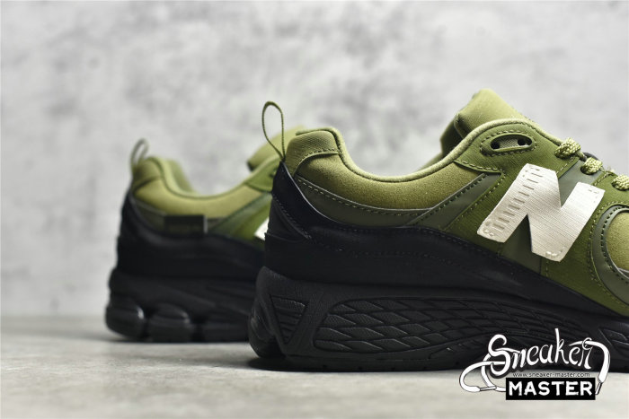NEW BALANCE 2002R RUNNING SHOES GREEN/WHITE/BLACK M2002RBB