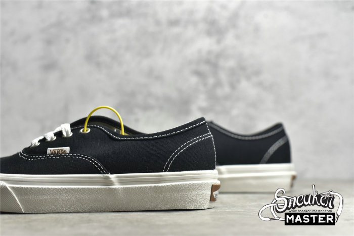 VANS AUTHENTIC LOW SHOES BLACK/BLACK/WHITE VN0A5HZS9FN