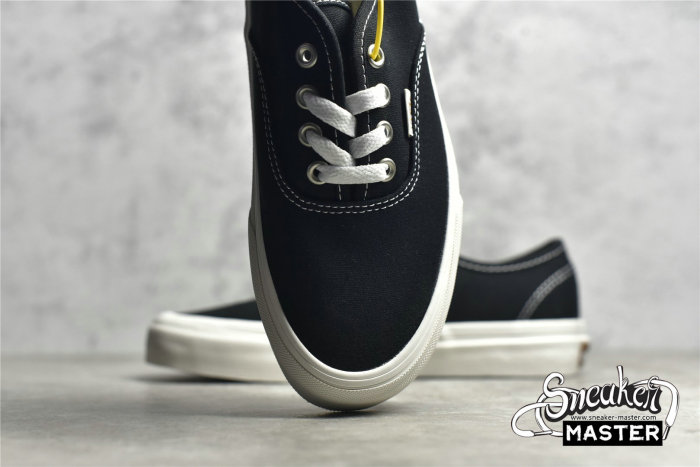 VANS AUTHENTIC LOW SHOES BLACK/BLACK/WHITE VN0A5HZS9FN