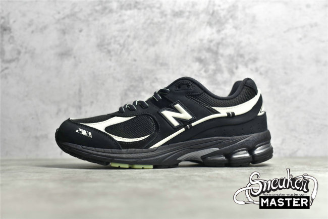 NEW BALANCE 2002R X RANDOMEVENT X UNIK BLACK/BLACK/WHITE ML2002RZ