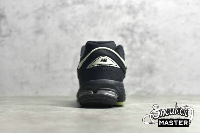 NEW BALANCE 2002R X RANDOMEVENT X UNIK BLACK/BLACK/WHITE ML2002RZ