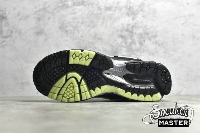 NEW BALANCE 2002R X RANDOMEVENT X UNIK BLACK/BLACK/WHITE ML2002RZ