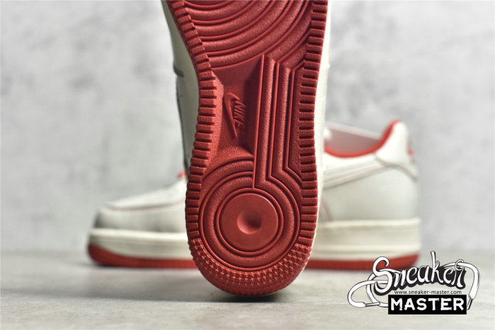 NIKE UNDEFEATED X AIR FORCE 1 07 LOW BEIGE/BEIGE/RED UN1315-801