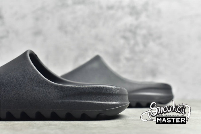 ADIDAS YEEZY SLIDE BLACK/BLACK/BLACK HQ6448