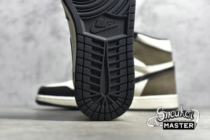 NIKE AIR JORDAN 1 RETRO HIGH OG SAIL/DARK MOCHA/BLACK/BLACK 555088-105