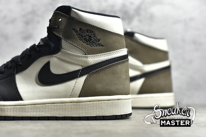 NIKE AIR JORDAN 1 RETRO HIGH OG SAIL/DARK MOCHA/BLACK/BLACK 555088-105