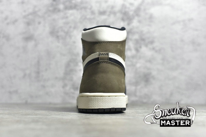 NIKE AIR JORDAN 1 RETRO HIGH OG SAIL/DARK MOCHA/BLACK/BLACK 555088-105