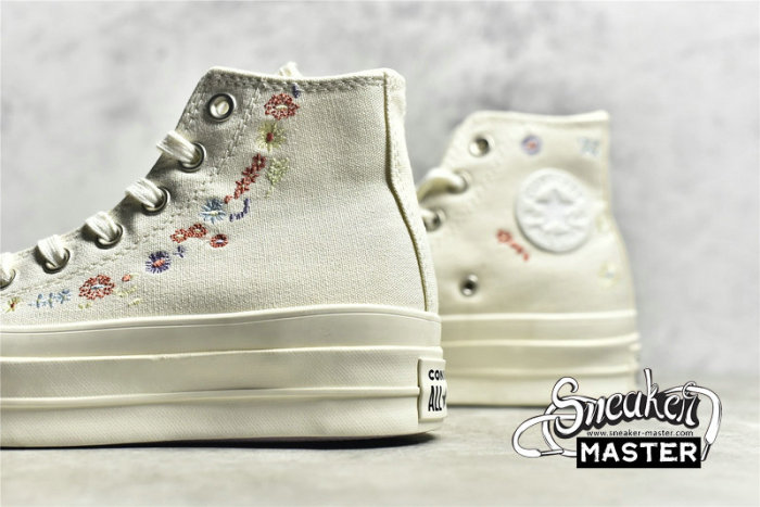 CONVERSE CHUCK TAYLOR ALL-STAR LIFT PLATFORM HIGH EMBROIDERED FLORAL EGRET/MULTI/EGRET A01586C
